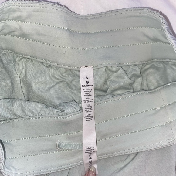 TOOTH PASTE UNIQUE COLOR LULULEMON TRACKER SHORTS - Picture 4 of 4